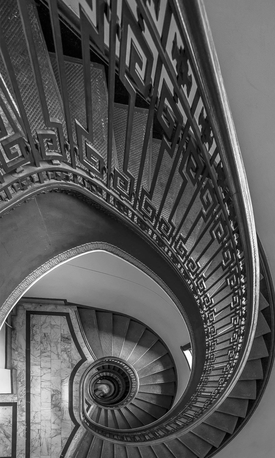 heritage & modern luxury <span class='inline-block'><img src='https://www.cavellerow.com/public/assets/frontend/images/banner-down-arrow.svg'></span>